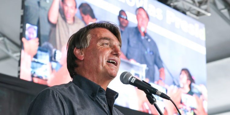 em-evento,-bolsonaro-diz-que-mulheres-estao-praticamente-integradas-a-sociedade