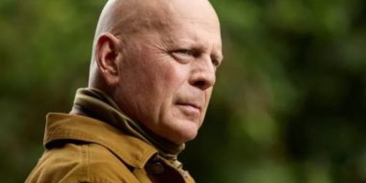 Ator Bruce Willis dá pausa na carreira após diagnóstico de afasia