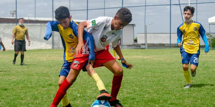 Ela está de volta! Tradicional Copa Sesinho, evento que sempre movimentou o futebol infantil de base em Feira de Santana-Ba e região, retorna depois de alguns anos, ao calendário esportivo de nossa querida Princesa do Sertão. 