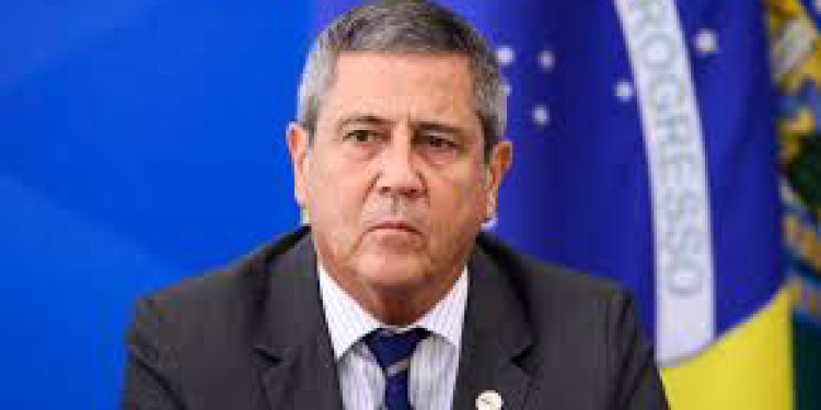 Braga Netto se filia ao PL com expectativa de ser vice de Bolsonaro