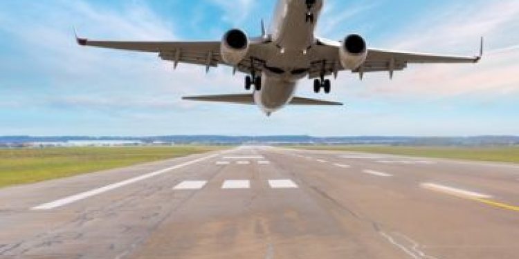 Governo dispensa testes contra covid-19 a quem entra no país