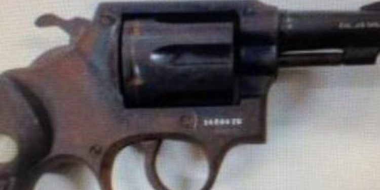 Camaçari: PM prende adolescente armado dentro de colégio