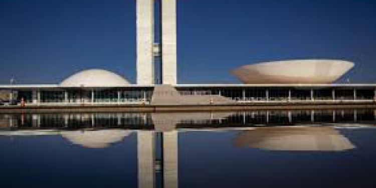 Após indulto a Silveira, Congresso deve debater limites a perdão presidencial