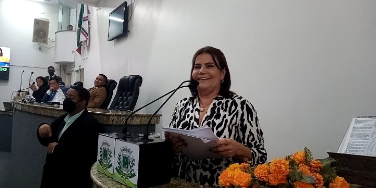 Vídeos: Vereadora Eremita Mota é a primeira mulher eleita presidenta da Câmara dos Vereadores de Feira de Santana