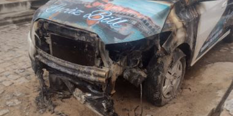 Filadélfia: Polícia investiga acusados de atearem fogo em carro de vereador