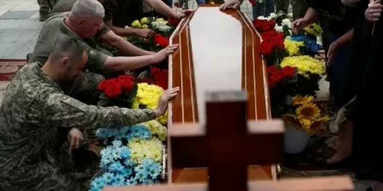 Como guerra mobiliza petição para legalizar casamento gay na Ucrânia