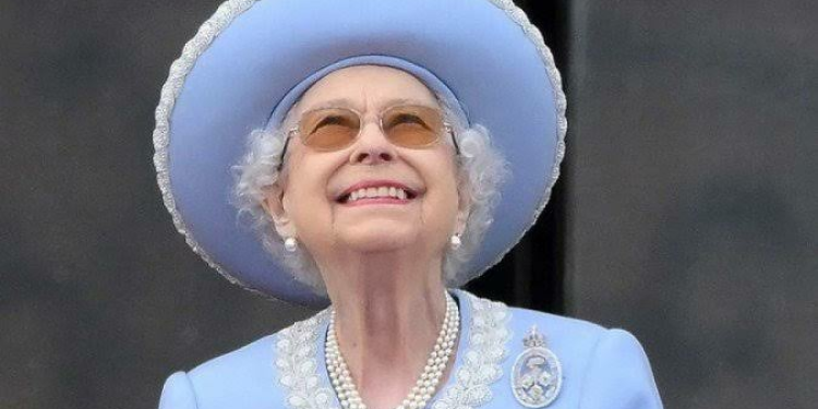 Rainha Elizabeth II, a monarca britânica mais longeva da história, morre aos 96 anos