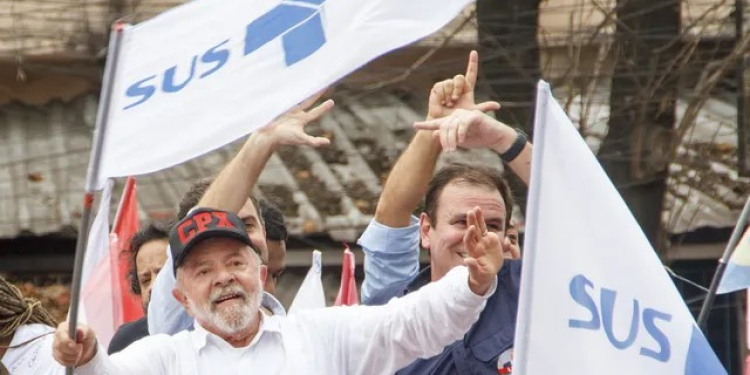 CPX em boné de Lula significa ‘Complexo’, abreviação que se refere a conjuntos de comunidades no Rio; ENTENDA