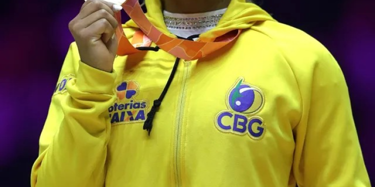 Rebeca Andrade, após ouro no Mundial: “É pra mostrar do que o preto é capaz”