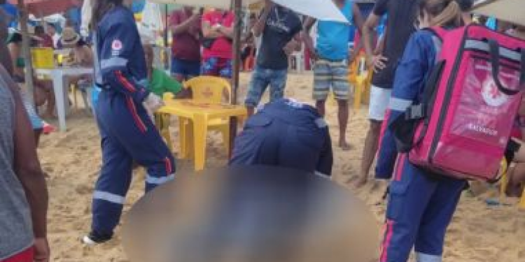 Homem morre afogado na praia de Boa Viagem, em Salvador se