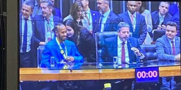 Lewis Hamilton é homenageado pela Câmara dos Deputados