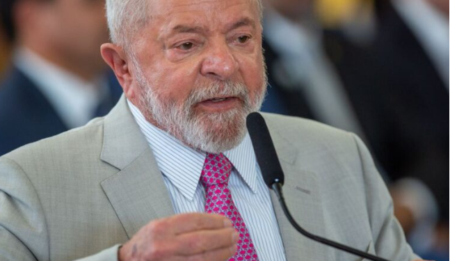 Consórcio Lula-centrão reúne 374 votos na Câmara, mas vislumbra dissidência