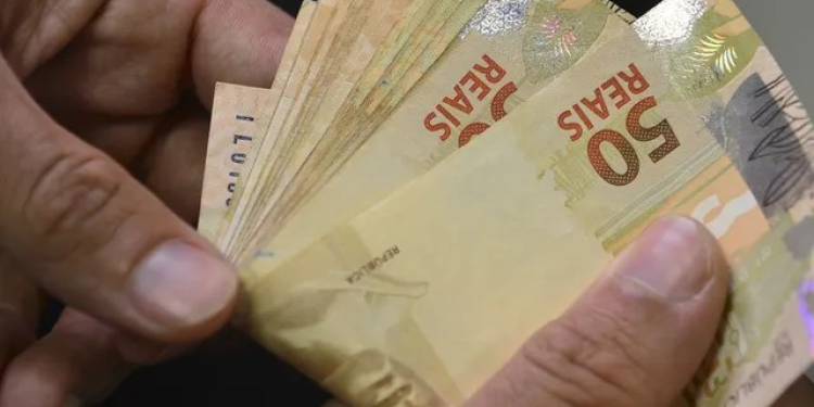 Desenrola renegocia quase R$ 2,5 bilhões e limpa 3,5 milhões de nomes em duas semanas, diz Febraban