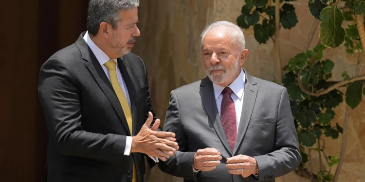 Lula deixa centrão na linha de espera e adia desenho da reforma ministerial