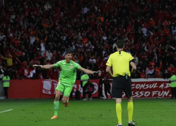 Herói da classificação do Inter, Rochet vibra após eliminar o River: “Noite fantástica”