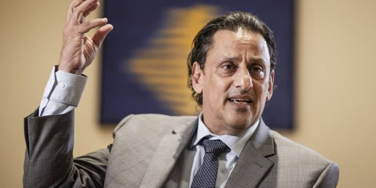 Wassef é alvo de busca e tem celular apreendido em restaurante de São Paulo