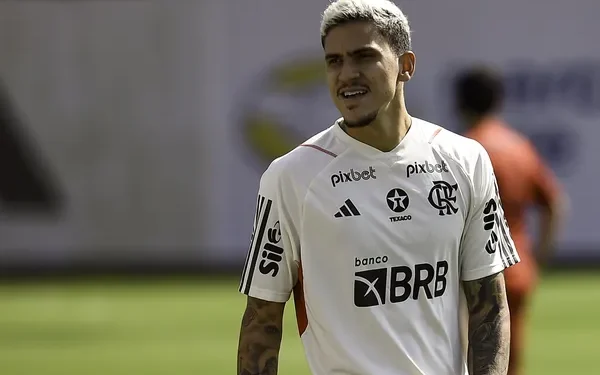 Pedro volta a treinar no Flamengo após ser agredido por preparador físico