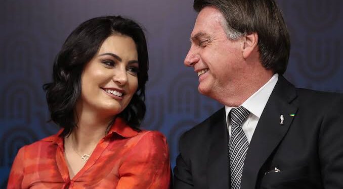 Bolsonaro discursa no PL após silêncio na PF e exalta mulher na política ao lado de Michelle