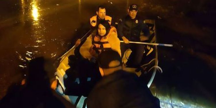 Marinha resgata pessoas ilhadas no Rio Grande do Sul após ciclone