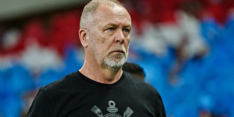 Lista de dispensas de Mano no Corinthians pode chegar a 20 atletas