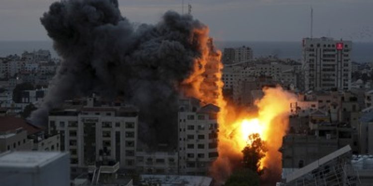 Em preparação para invasão de Gaza, Israel convoca 300 mil reservistas e orienta palestinos a saírem de casa