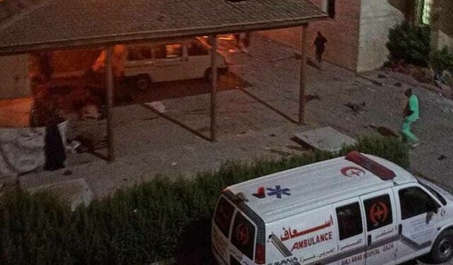 Palestinos buscavam abrigo dos bombardeios israelenses em hospitais de Gaza antes do ataque