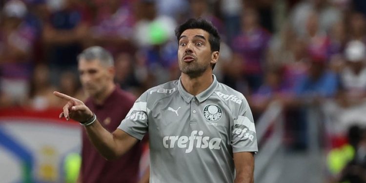 Abel valoriza atitude campeã do Palmeiras em empate com o Fortaleza e diz: “Temos três finais”