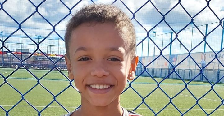 Henrique:  Lateral esquerdo habilidoso, veloz e driblador. Características da nova promessa da base de Feira de Santana para o Brasil