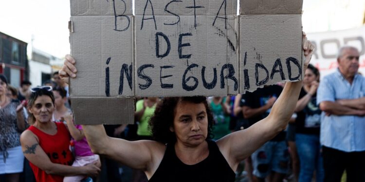 Milei enfrenta primeira paralisação geral na Argentina nesta quarta-feira; Gol e Latam cancelaram voos