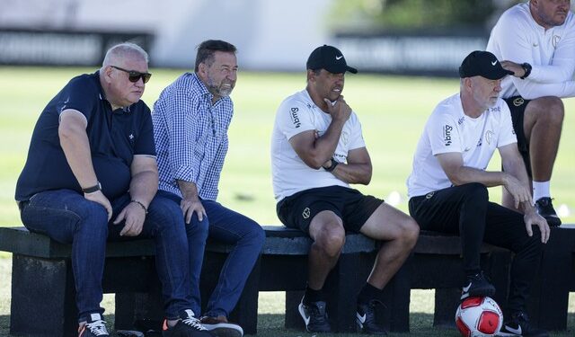 Corinthians pode ter desfalque em estreia no Paulista por falta de pagamento