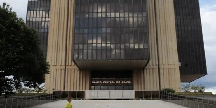 Governo federal tem saldo negativo de R$ 230,5 bi em 2023 com rombo recorde em dezembro