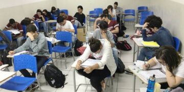 Indicadores do Enem evidenciam diferenças entre escolas públicas e privadas