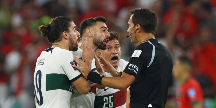 Fluminense x LDU: Árbitro que deu 10 cartões vermelhos em final na Argentina apita Recopa