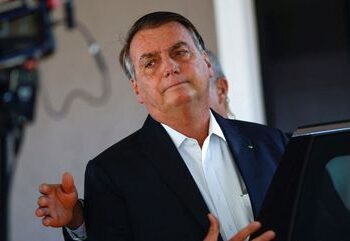 Defesa pede ao STF devolução do passaporte de Bolsonaro