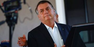 Defesa pede ao STF devolução do passaporte de Bolsonaro