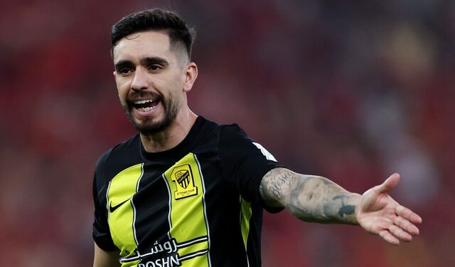 Corinthians se interessa por Igor Coronado e espera rescisão dele na Arábia para avançar