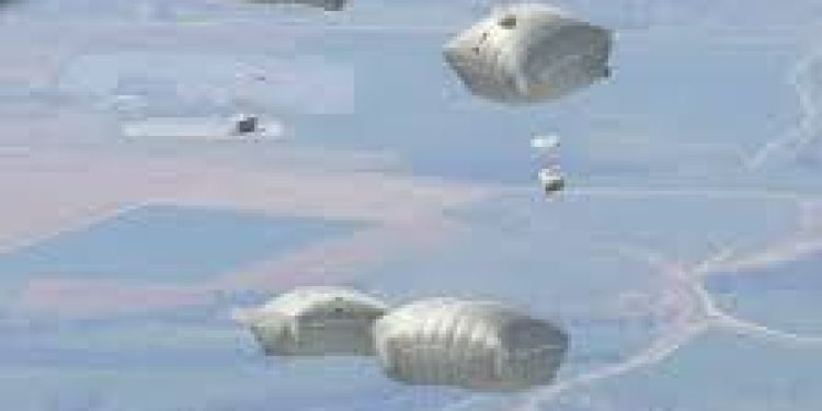 EUA fazem seu primeiro lançamento aéreo de ajuda humanitária à Faixa de Gaza