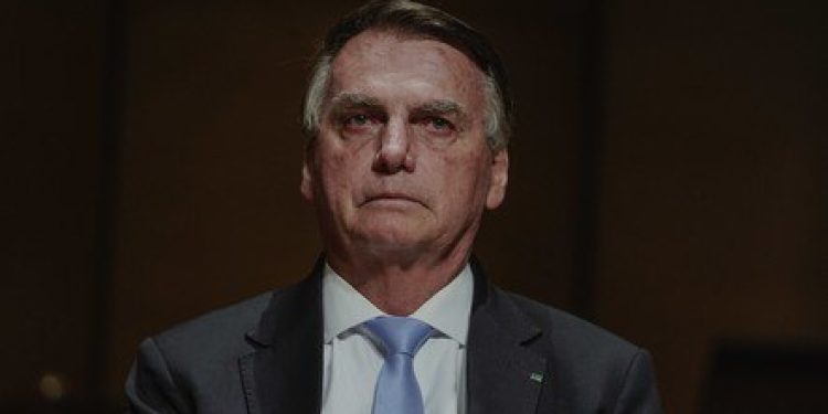 Defesa pede ao STF devolução do passaporte de Bolsonaro