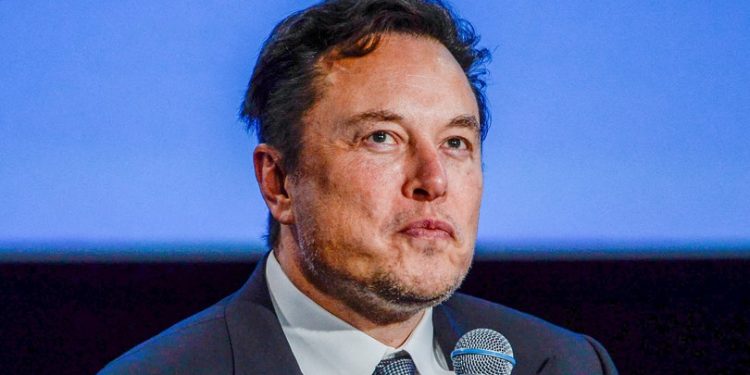 Após ameaças de Musk, Moraes determina investigação de bilionário e ordena que rede X não desobedeça decisões judiciais