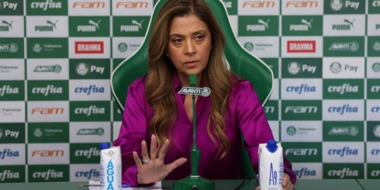 Palmeiras entra com ação no STJD contra John Textor por declarações sobre manipulação de resultados