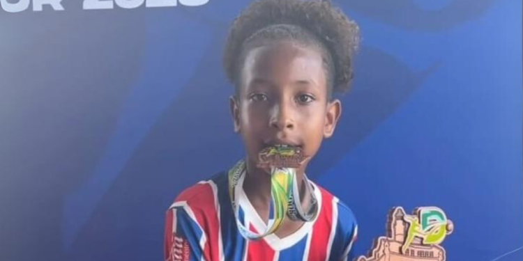 Luan: menino prodígio da base do Bahia se destaca pela ambidestria, força física e artilharia. Atleta já é promessa para o futebol brasileiro