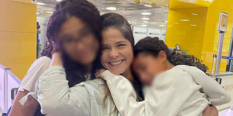 Atriz Samara Felippo presta depoimento em delegacia sobre caso de racismo contra filha em escola de SP