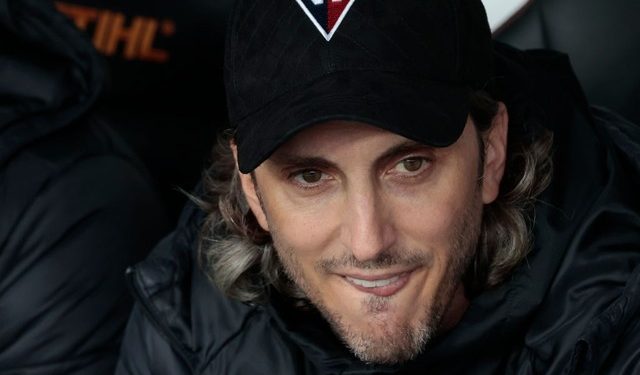 “Chorei muito”: estreante pelo São Paulo, Zubeldía revê Barcelona após carinho, mágoa e saída tensa