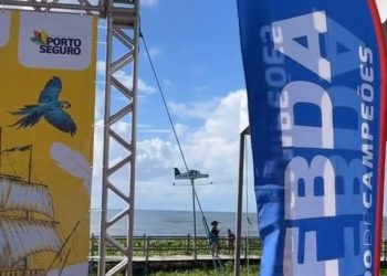 Atleta morre durante prova de águas abertas em Porto Seguro, na Bahia