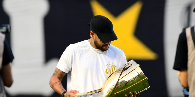 Bastidores: Santos adota distanciamento de Neymar para evitar “oba-oba” entre jogadores