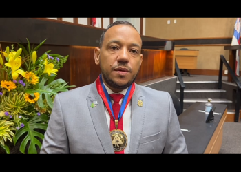 Apóstolo Carlos Silva: uma das principais referências religiosas da Bahia recebe comenda 2 de Julho na ALBA