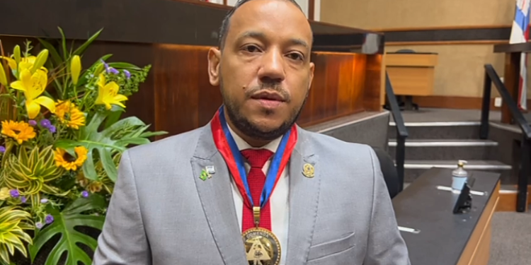 Apóstolo Carlos Silva: uma das principais referências religiosas da Bahia recebe comenda 2 de Julho na ALBA