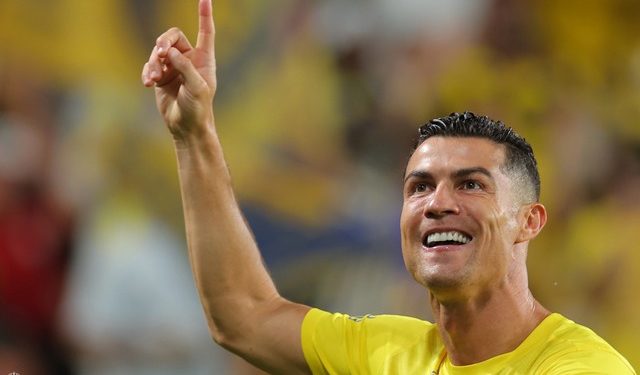 Cristiano Ronaldo comemora artilharia histórica no Sauditão: “Recordes me perseguem”