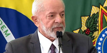 População mais pobre não compra dólar, mas sim comida, diz Lula a empresários