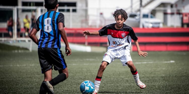 Luquinhas: craque da base do Vitória, líder em assistências e excelente nas finalizações, já é destaque nas canteiras do Barradão